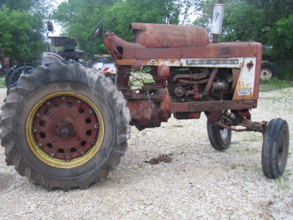 International Harvester 806