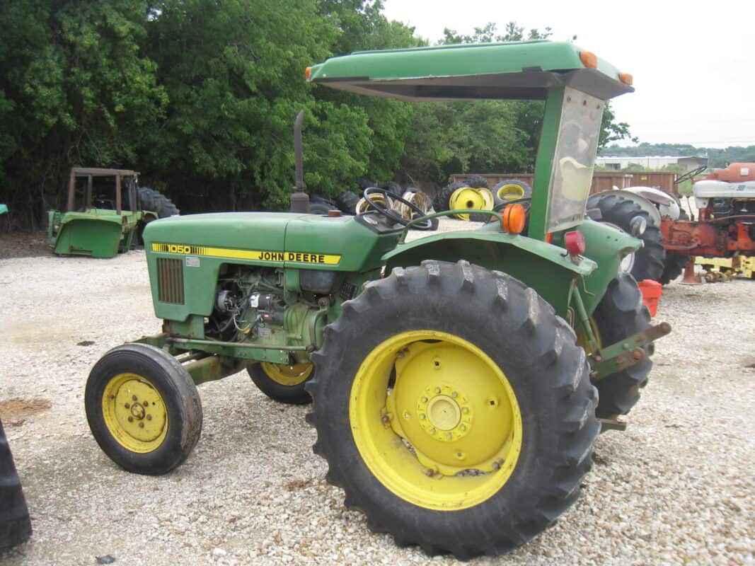 John Deere 1050