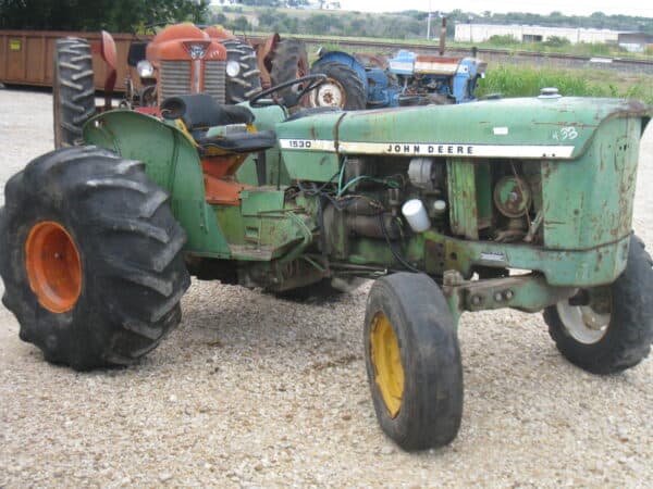 John Deere 1530