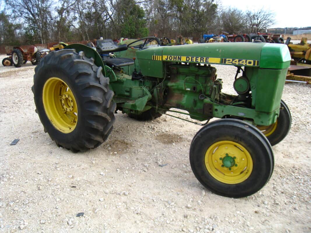 John Deere 2440