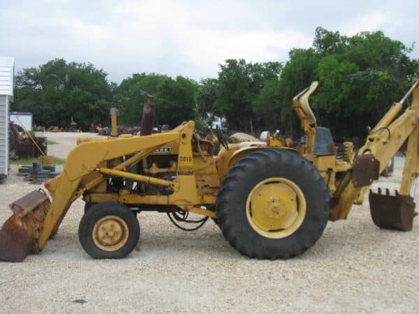 John Deere 3010