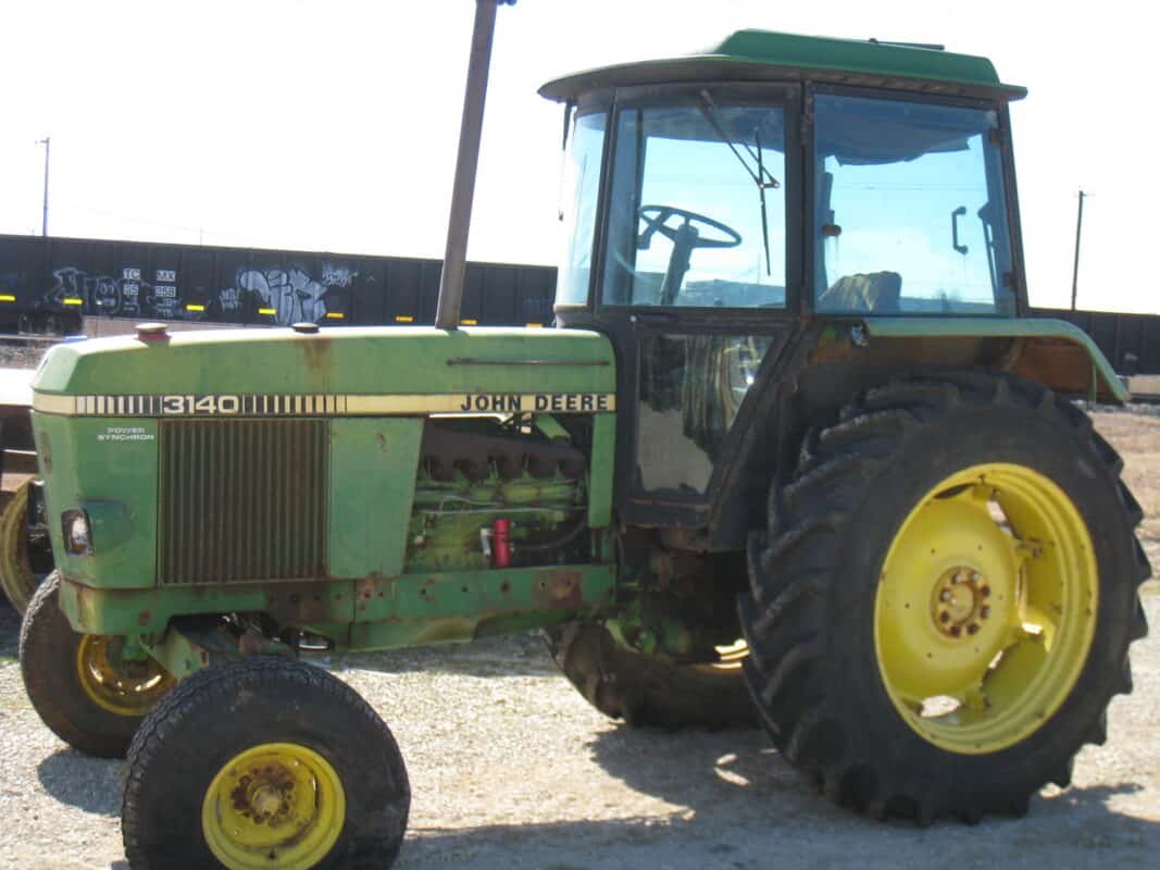 John Deere 3140