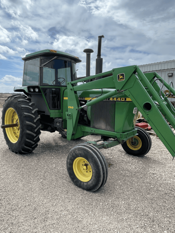 John Deere 4440