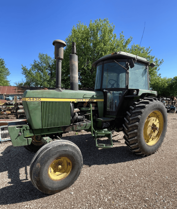 John Deere 4430